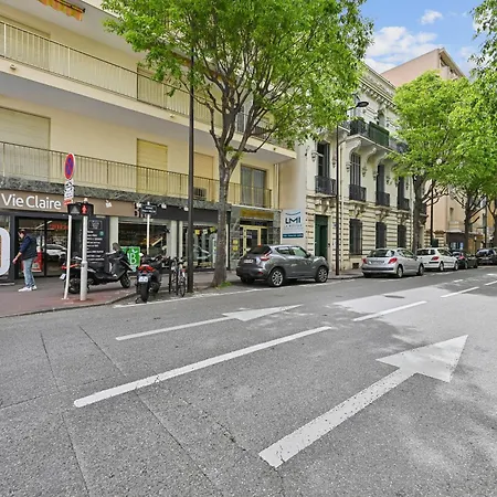 Un Exterieur Spacieux En Plein Centre D By Weekome * أنتيب